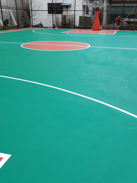 辛集 球场长期使用易出现地面开裂